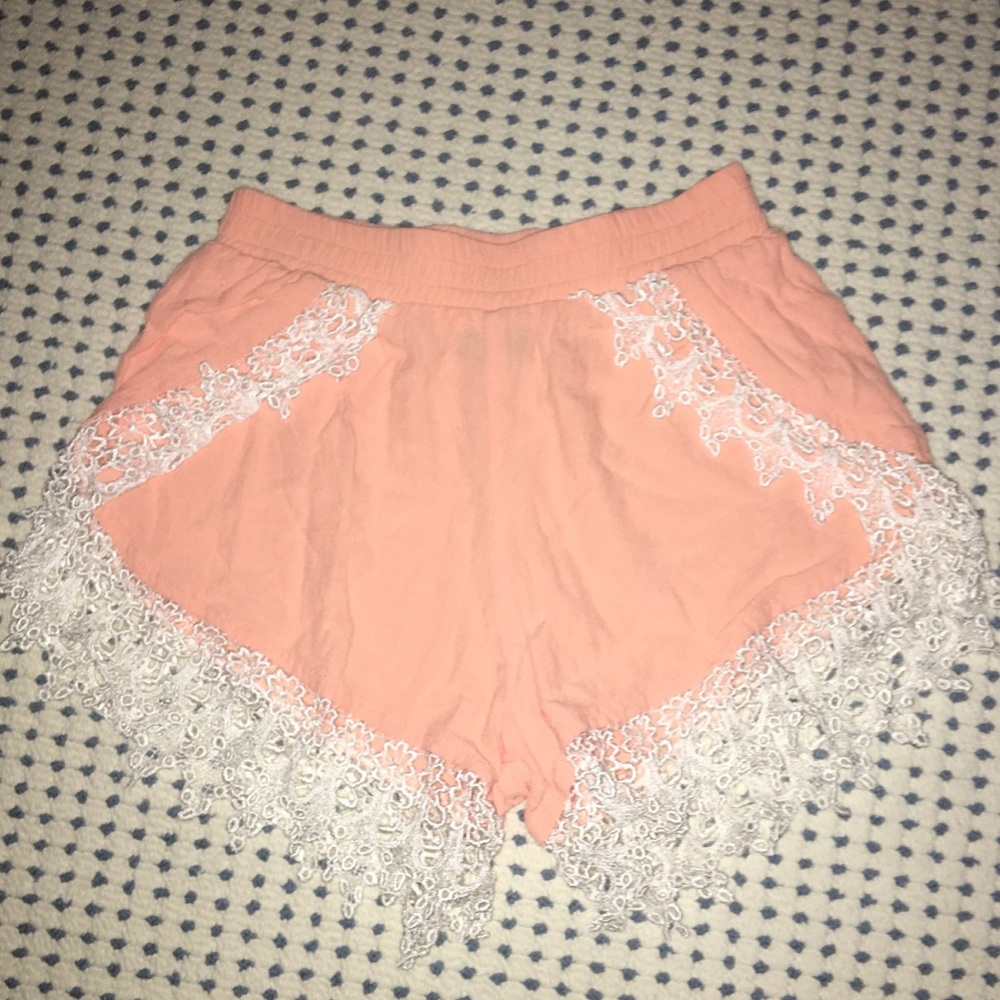 Love Lucy Peach Flowy shorts w/ white lace: Med.